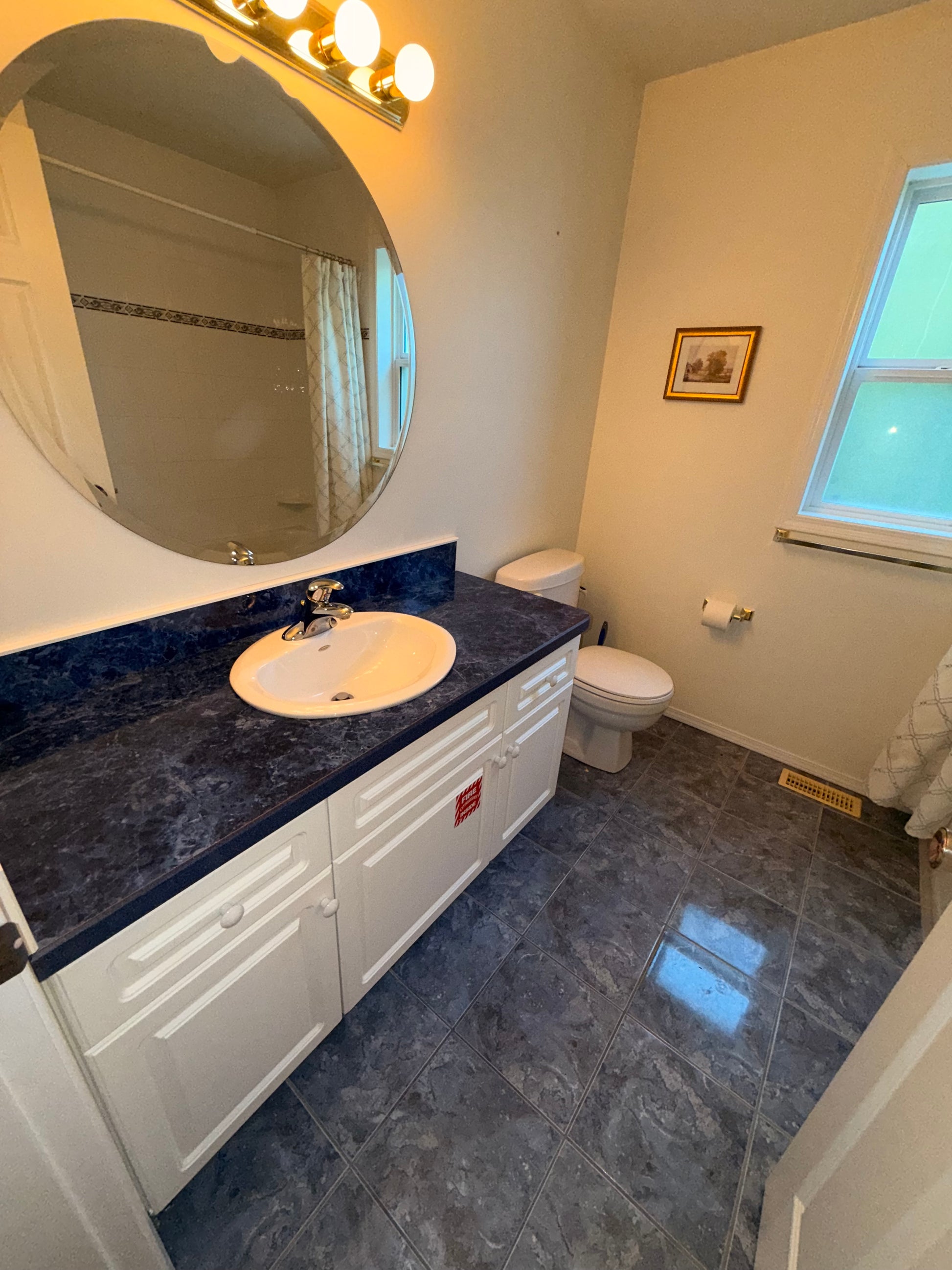 Move-out bathroom clean with shiny floors